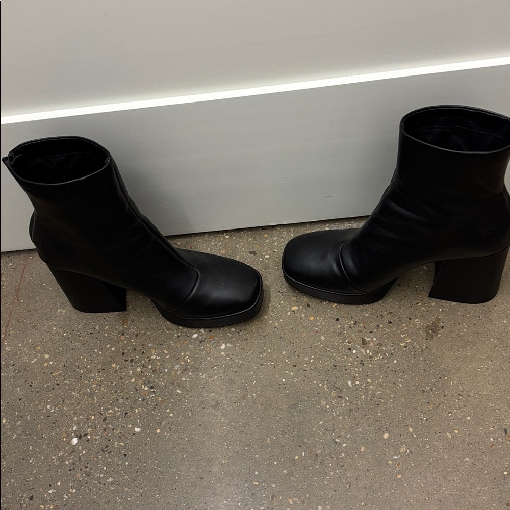 Steve Madden Sleek Black Heeled Boots - Picture 4 of 6